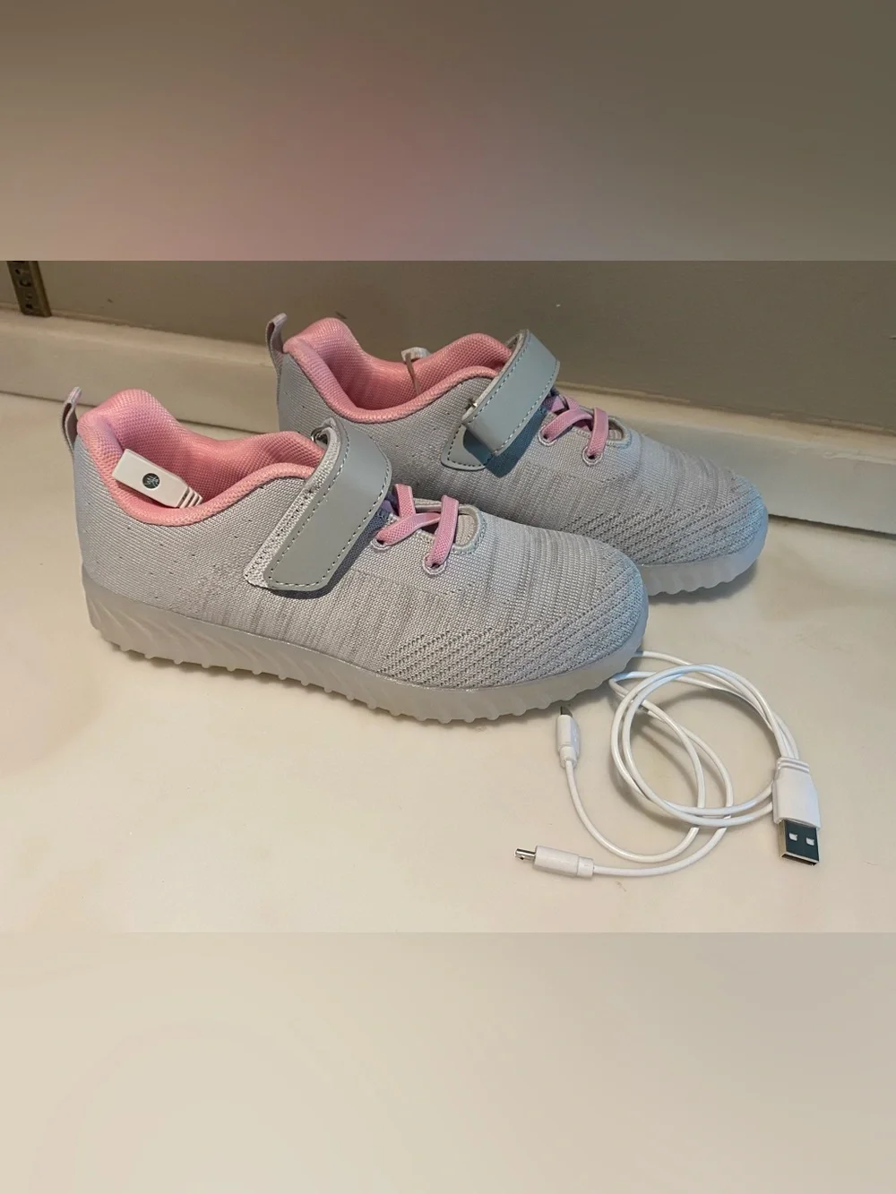 *New* Girls’ Light-up Sneakers, EU 33 (US 1.5-2 Youth)